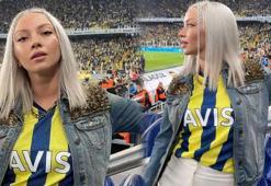 Ece Seçkin Kadıköy sokaklarını salladı! 'Kadıköy kraliçesi Ece Seçkin'