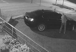 Pes dedirten hırsızlık! Otomobillerin dikiz aynasını çaldılar