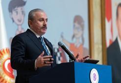 TBMM Başkanı Şentop, satranç turnuvasında dereceye girenlere ödüllerini verdi