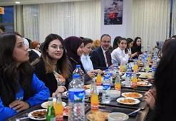 Bakan Kasapoğlu iftarını öğrencilerle yaptı: Gençliğe olan desteklerimiz hızla devam edecek