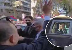 Bakan Çavuşoğlu'ndan Ermeni protestoculara "bozkurt" işareti