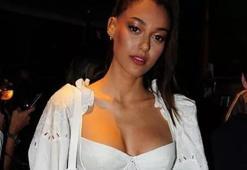 Dilan Çiçek Deniz'in Pamela Anderson pozları olay oldu!