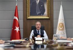 Bakan Akar'dan komutanlarla toplantı