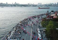 Üsküdar'da 2 kilometrelik iftar sofrası havadan görüntülendi