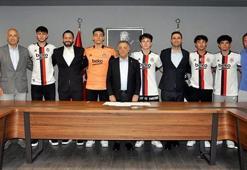 Beşiktaş beş futbolcuyla sözleşme imzaladı!