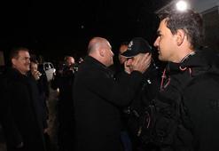 Bakan Soylu, Yüksekova'da kontrol noktalarını denetleyip, güvenlik güçleriyle bayramlaştı