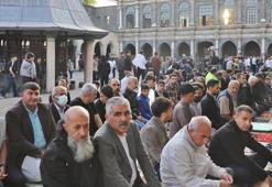 Ulu Cami'de, 2 yıl sonra mesafesiz ilk bayram namazı