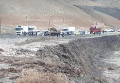 Iğdır-Erzurum yolu heyelan nedeniyle ulaşıma kapandı