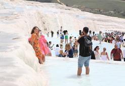 Pamukkale yerli ve yabancı turistlerin tercih noktası oldu