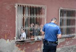 Suriyeli annenin yaptığı şok etti! Komşular polis çağırdı!