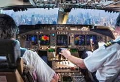 İkinci pilot havadayken itiraf etti kokpit buz kesti! 300 yolculu uçak geri döndü...