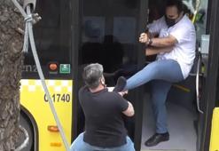 Kadıköy’de durak kavgası! İETT şoförü ile yolcu birbirine girdi