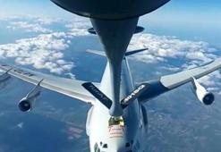 NATO uçağına havada yakıt ikmali