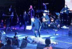 Gülben Ergen konser sırasında sahnede bayıldı! Hastaneye kaldırıldı
