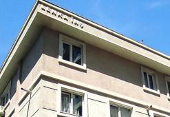 Evinin terasında 21 yerinden bıçaklanarak öldürüldü