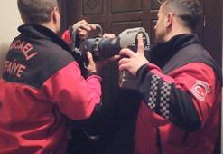 4 yaşındaki çocuk banyo kapısını kilitledi; annesi ve kardeşi mahsur kaldı