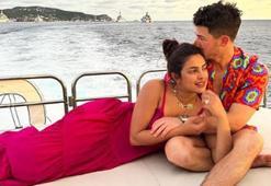 Nick Jonas-Priyanka Chopra çifti bebeklerinin fotoğrafını ilk kez paylaştı!