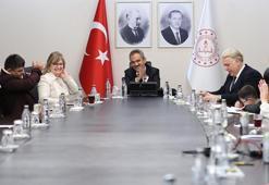 Bakan Özer çocukları kabul etti