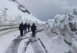 Nemrut Dağı’nda karda mahsur kalan 10 vatandaşı AFAD ve jandarma kurtardı
