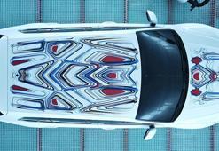 Robotla boyanmış sanat otomobili!