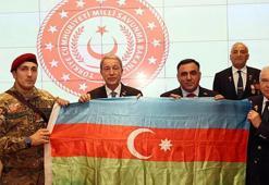 Bakan Akar Tek Vatan Harekatı gazileri ile bir araya geldi