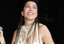 Hande Yener'den otel odasında bikinili pozlar!