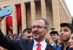 19 Mayıs tüm yurtta coşku ile kutlanıyor! Binlerce kişi Anıtkabir'e akın etti