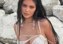 Kylie Jenner da photoshop mağduru oldu! "Diz kapaklarını unutmuşlar"