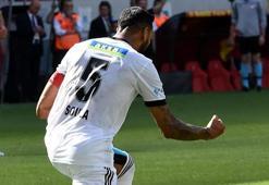 Beşiktaşlı Josef de Souza'ya 2 maç men cezası!