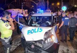 Adana'da polis aracıyla otomobil çarpıştı: 1'i polis 4 yaralı