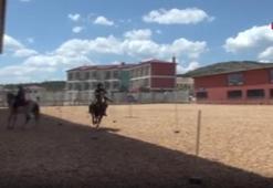 İstanbul'un fethinin yıl dönümünde savaş atları gösterisi heyecanı!