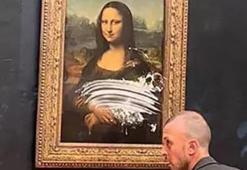 Mona Lisa tablosuna saldırı! Ziyaretçi milyon dolarlık tabloya pasta fırlattı!