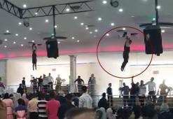 Düğünün tam ortasına düşen davetsiz misafir büyük panik yaşattı!