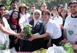 Emine Erdoğan, gençlerle çevre yürüyüşüne katıldı