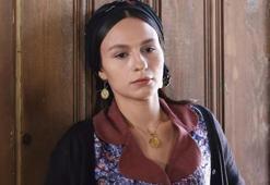 Selin Yeninci tek düğmeli hırkayla poz verdi! Sosyal medya sallandı...
