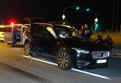 Kırmızı ışıkta geçen otomobil cipe çarptı: 4 yaralı