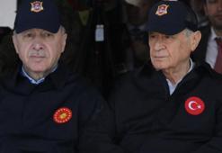 EFES-2022 Tatbikatı nefes kesti! Hedefler tam isabet vuruldu! Cumhurbaşkanı Erdoğan da izliyor