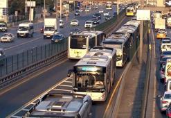 Beylikdüzü'nde metrobüs kazası! Araç kuyrukları oluştu