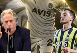 Herkes tatildeyken o antrenmandaydı! Mesut Özil'i sildi süper yeteneği yeni lider yaptı