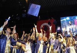 Ata Koleji 2021-2022 mezunlarını verdi