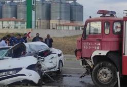 Katliam gibi kaza! Kağıt gibi ezilen otomobilden 3 ceset çıkarıldı