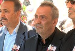 Yavuz Bingöl, annesi Şahsenem Akkaş'ın cenaze töreninde sitem etti: Yazıklar olsun