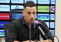 Önce Ömer Erdoğan'la el sıkıştılar sonra Çağdaş Atan'la imzaladılar