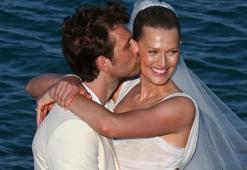 Toni Garrn ve Alex Pettyfer tekrar evlendi! Törende romantik anlar...