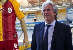 Eski Galatasaraylı Fenerbahçe yolunda! Resmi teklif yapıldı, gelirse yer yerinden oynar