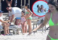 Zeynep Sever Demirel neon yeşili üçgen bikinisiyle nefes kesti