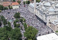 Mahmut Ustaosmanoğlu'nun cenaze namazı öncesi yoğunluk!