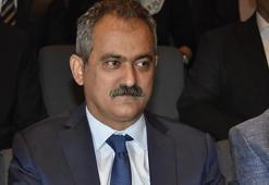 Bakan Özer: Başörtüsü yasağıyla yurt dışına gidişlere vesile olanların beyin göçüyle ilgili konuşacağı bir şey yok