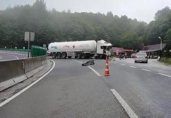 Bolu Dağı'nda bariyeri yıkan tanker, karşı şeride geçti; Ankara yönü kapandı