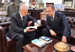 Devlet Bahçeli, MHP'nin 2 kitabını tanıttı